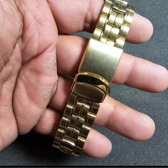 Lorus Mens Quartz Watch Gold Tone Black Day Date Dial LR 0241 WR 30M working - Picture 8 of 9